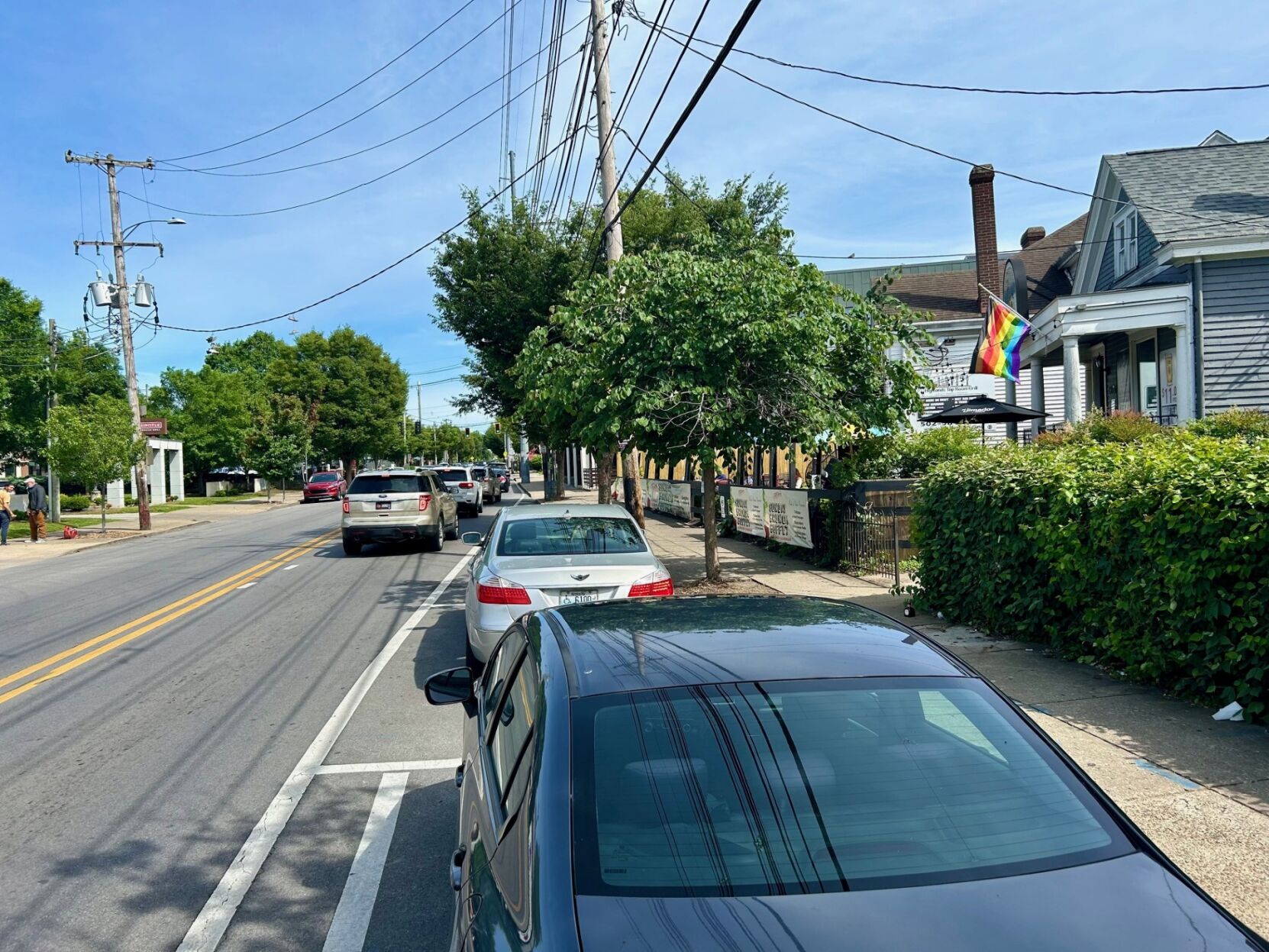 Late night crowd temporarily closed Bardstown Road in the Highlands, police called to respond